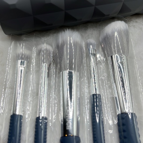 NEW Laruce Complexion and Eye Brush Set with Cup - Picture 2 of 7